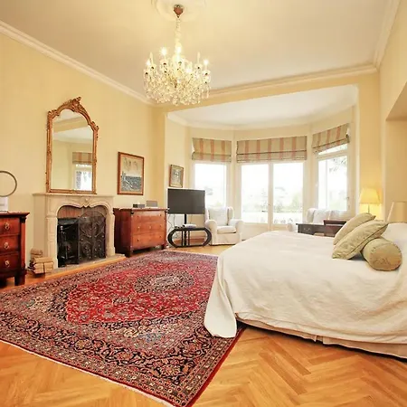 Luxury Location In Quiet Area Apartman