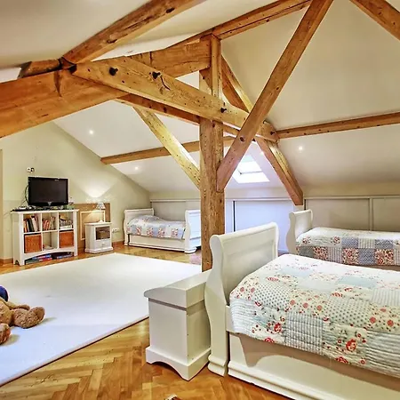 Luxury Location In Quiet Area *